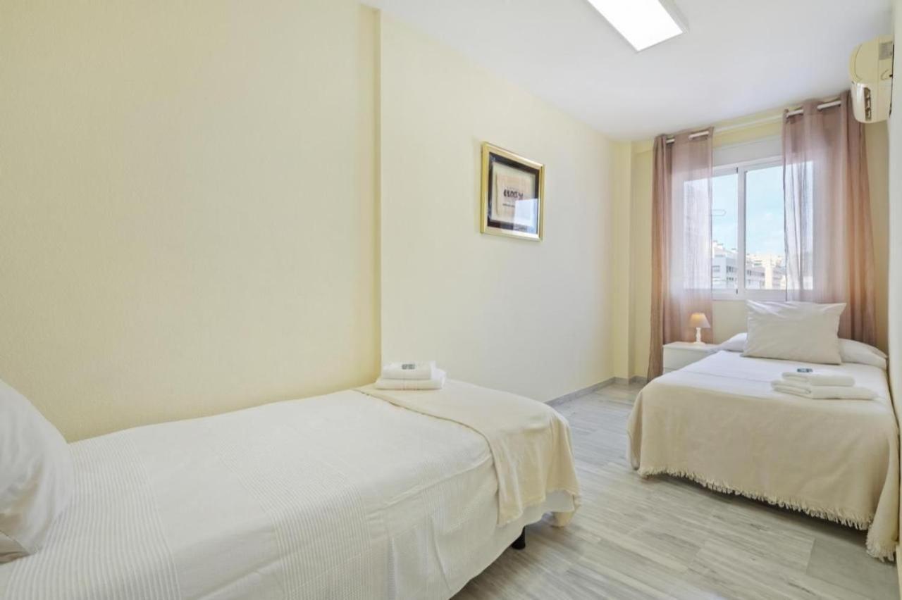 מאלגה Apartamento En Calle Cuarteles De Dos Habitaciones מראה חיצוני תמונה