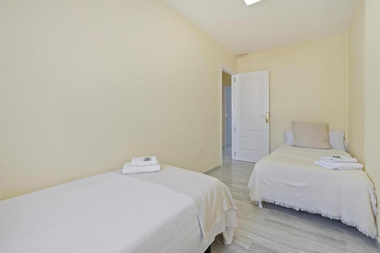 מאלגה Apartamento En Calle Cuarteles De Dos Habitaciones מראה חיצוני תמונה